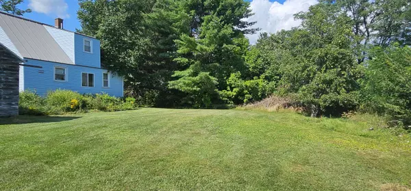 40 Shores RD, Waterville, ME 04901