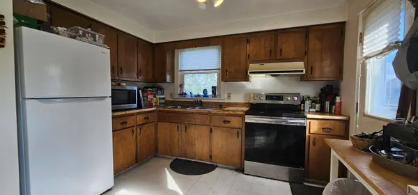 40 Shores RD, Waterville, ME 04901