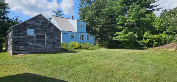 40 Shores RD, Waterville, ME 04901