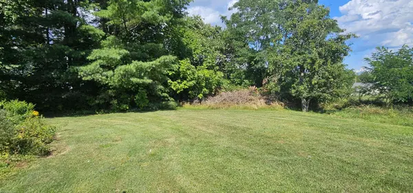 40 Shores RD, Waterville, ME 04901