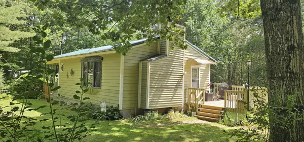 92 Arnold RD, China, ME 04358