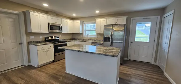 32 Meadow DR, Waterville, ME 04901