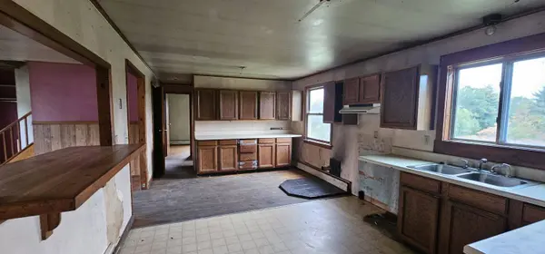 160 Skowhegan RD, Fairfield, ME 04937