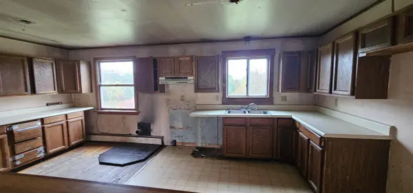 160 Skowhegan RD, Fairfield, ME 04937
