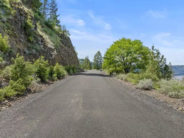 39510 Lakewind Dr N, Seven Bays, WA 99122