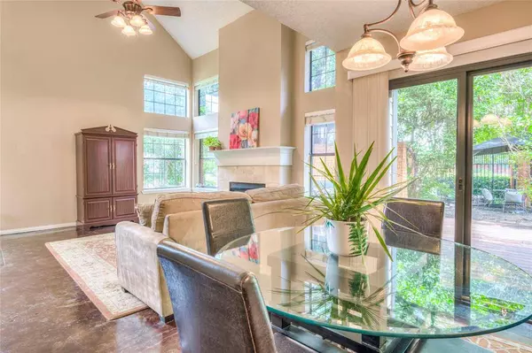 422 Santa Fe Trail #11, Irving, TX 75063