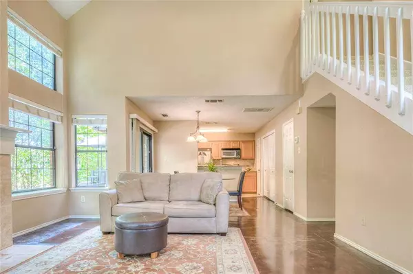 422 Santa Fe Trail #11, Irving, TX 75063