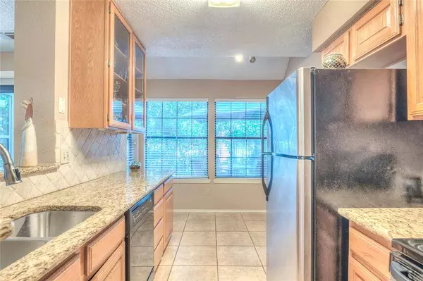 422 Santa Fe Trail #11, Irving, TX 75063