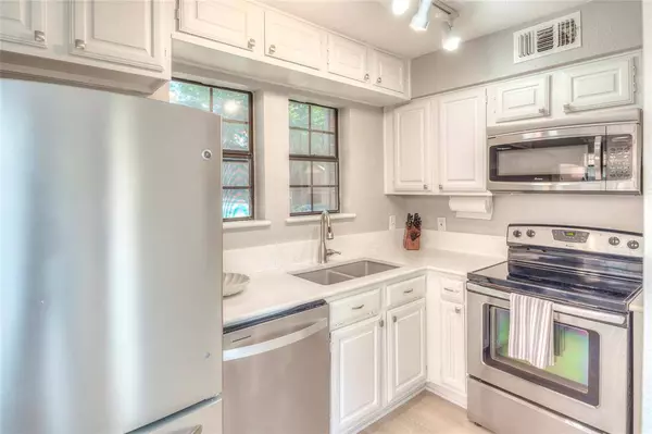 412 Santa Fe Trail #84, Irving, TX 75063