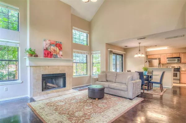 422 Santa Fe Trail #11, Irving, TX 75063