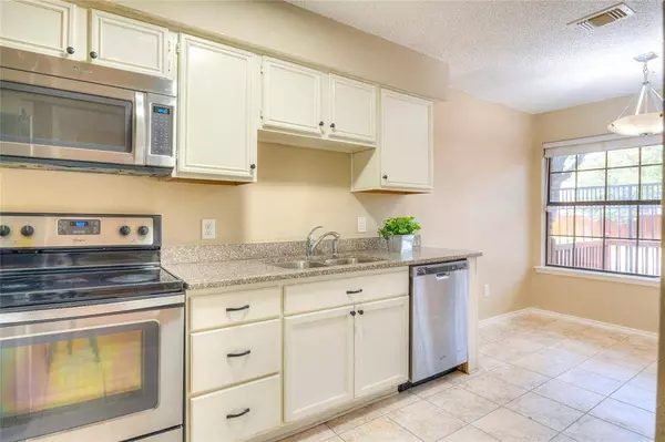 406 Santa Fe Trail #44, Irving, TX 75063