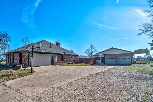 422 E Fm 6, Nevada, TX 75173