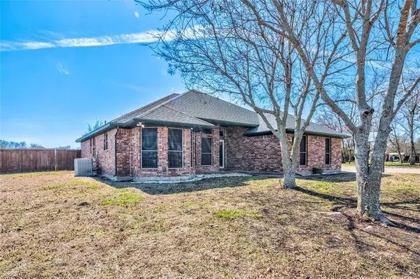 422 E Fm 6, Nevada, TX 75173