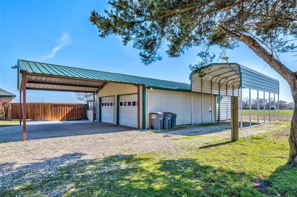 422 E Fm 6, Nevada, TX 75173
