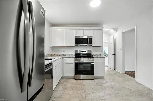 35 Hidalgo DR, Hampton, VA 23669