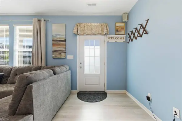 1420 Waltham LN, Newport News, VA 23608