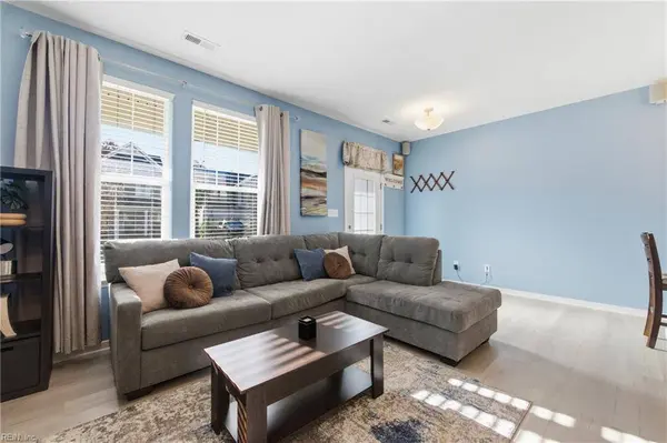1420 Waltham LN, Newport News, VA 23608