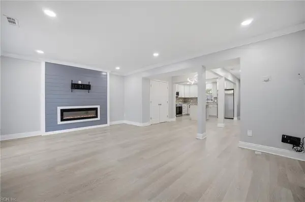 712 White Hall LN, Virginia Beach, VA 23462