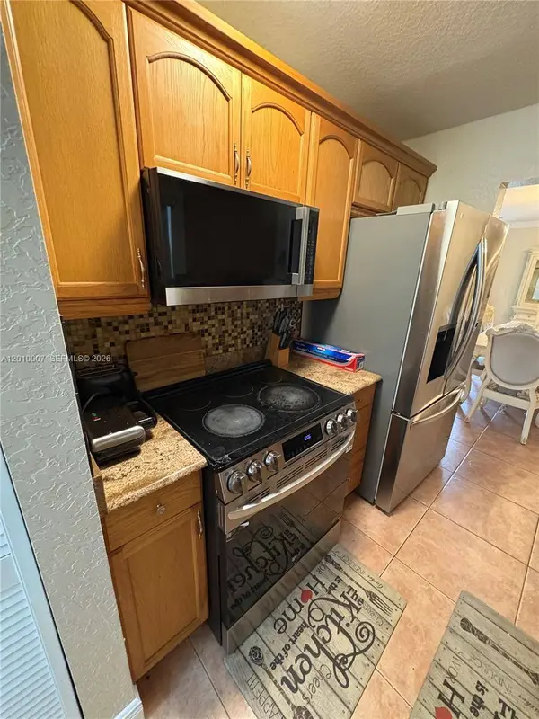 8905 NW 38th Dr #4, Coral Springs, FL 33065