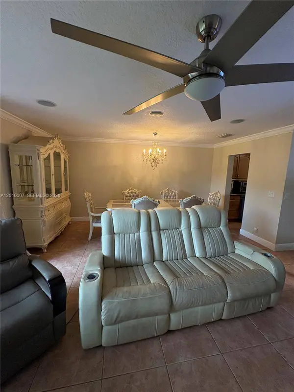 8905 NW 38th Dr #4, Coral Springs, FL 33065