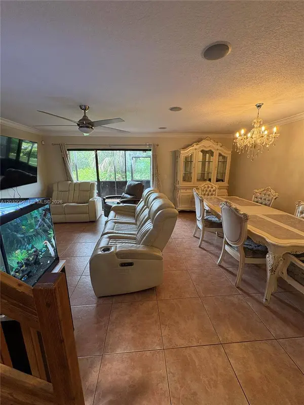 8905 NW 38th Dr #4, Coral Springs, FL 33065