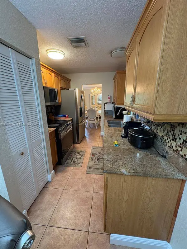 8905 NW 38th Dr #4, Coral Springs, FL 33065