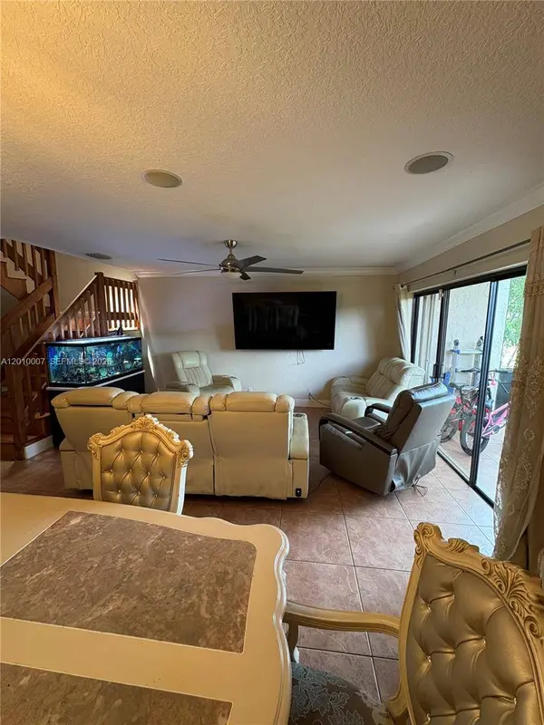 8905 NW 38th Dr #4, Coral Springs, FL 33065