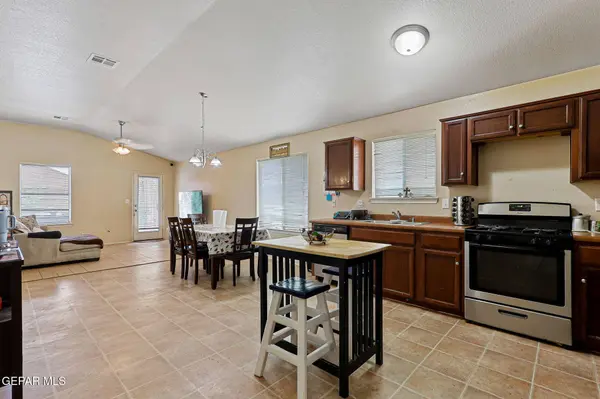 524 WINTERSPRING PL, Horizon City, TX 79928