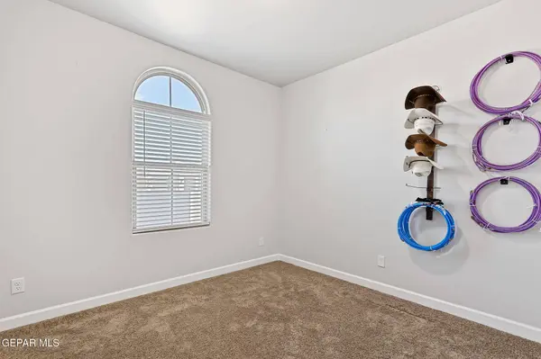 237 EMERALD SUN DR, El Paso, TX 79928