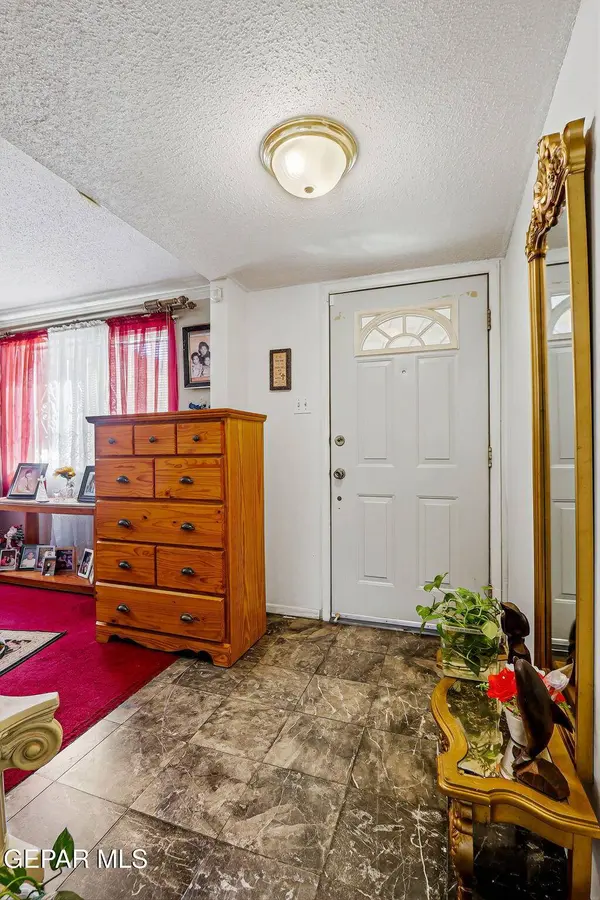 10557 WARREN ST, El Paso, TX 79924
