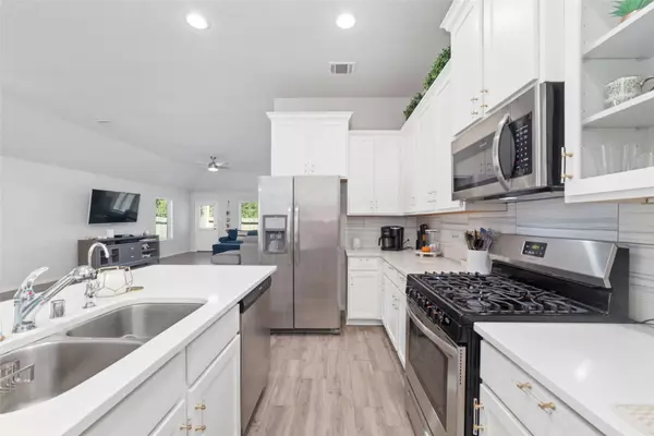 219 Murrieta LN, Rosharon, TX 77583