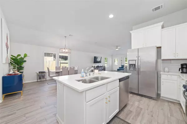 219 Murrieta LN, Rosharon, TX 77583