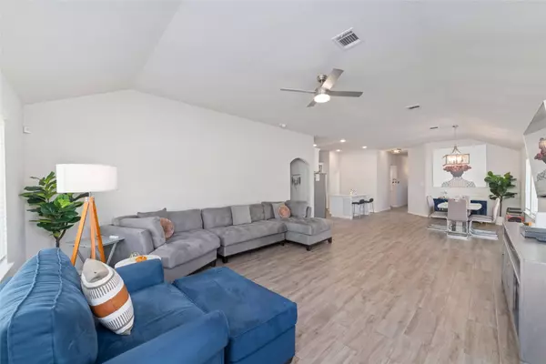 219 Murrieta LN, Rosharon, TX 77583