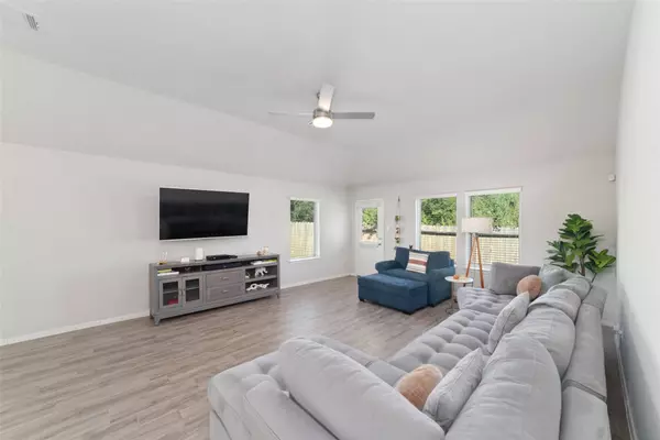 219 Murrieta LN, Rosharon, TX 77583