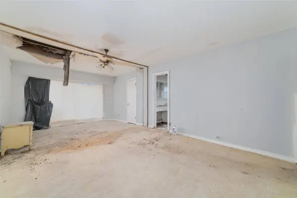 8755 Cowart ST, Houston, TX 77029