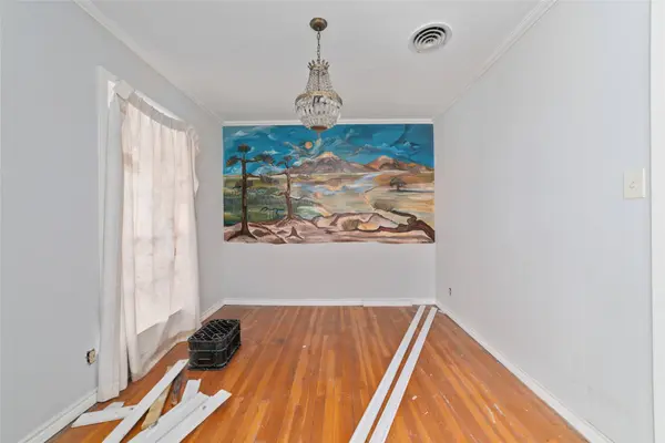 8755 Cowart ST, Houston, TX 77029