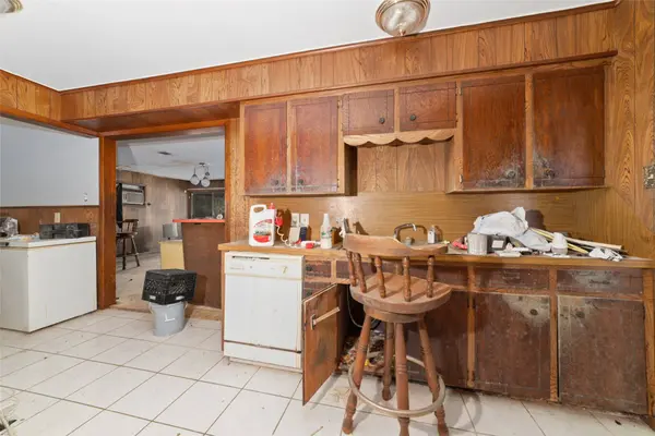 8755 Cowart ST, Houston, TX 77029