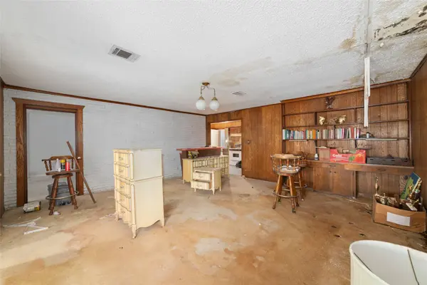 8755 Cowart ST, Houston, TX 77029