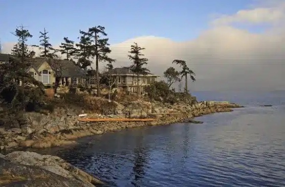 Seaside Serenity: Idyllic Weather with Qualicum Beach and Parksville Homes