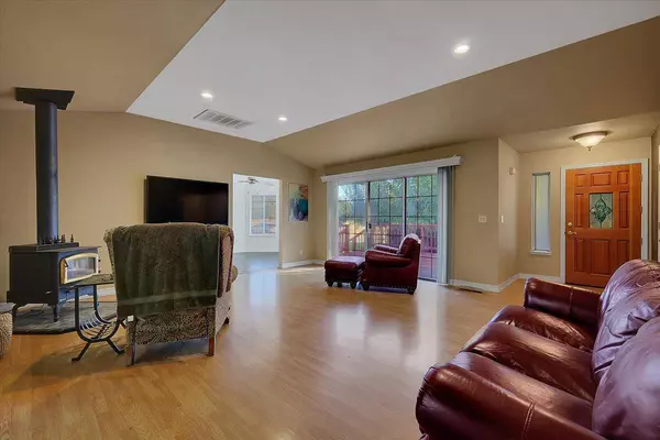 8890 Daguerra Point DR, Marysville, CA 95901