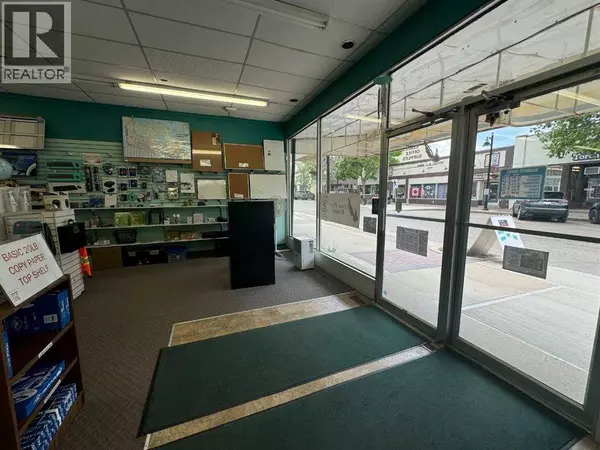 5026 50 Avenue, Ponoka, AB T4J1G3