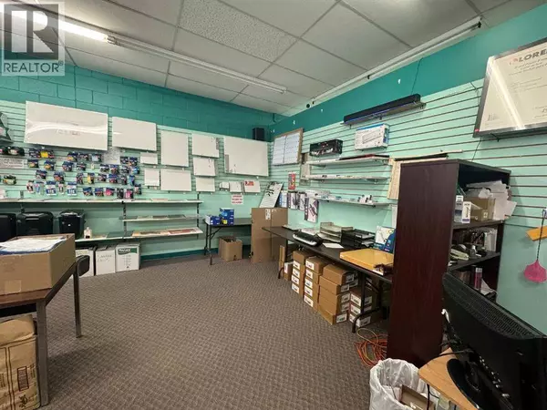 5026 50 Avenue, Ponoka, AB T4J1G3