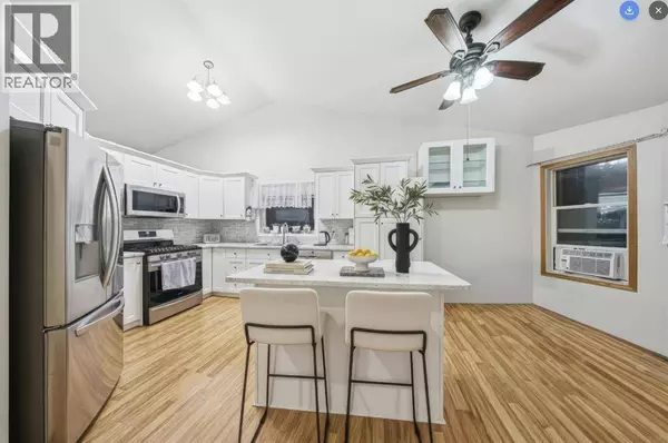 5905 61 Avenue, Ponoka, AB T4J1T8