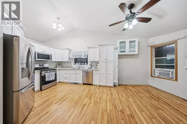 5905 61 Avenue, Ponoka, AB T4J1T8