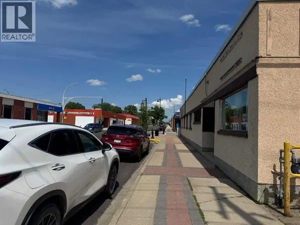 5033 50 Avenue, Ponoka, AB T4J1C5