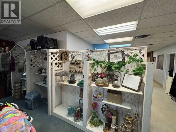 5033 50 Avenue, Ponoka, AB T4J1C5