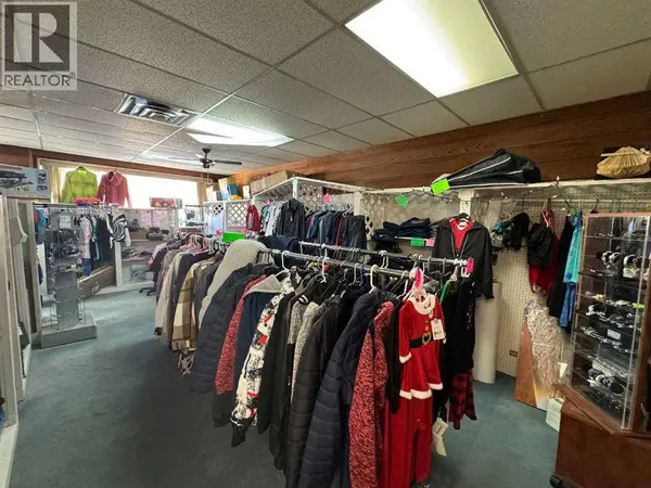 5033 50 Avenue, Ponoka, AB T4J1C5