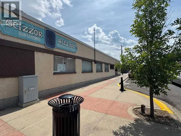 5033 50 Avenue, Ponoka, AB T4J1C5