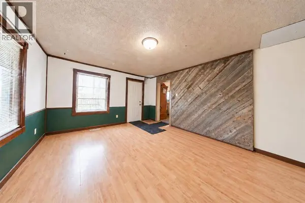 5006 47 Avenue, Ponoka, AB T4J1J3