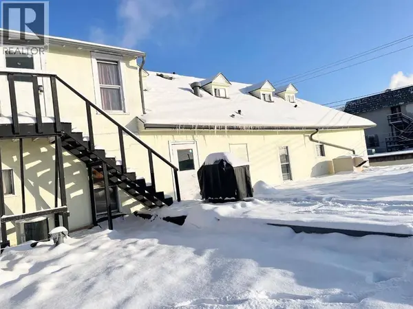 5009 50 Avenue, Ponoka, AB T4J1R7